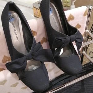 Ladies black dress shoe